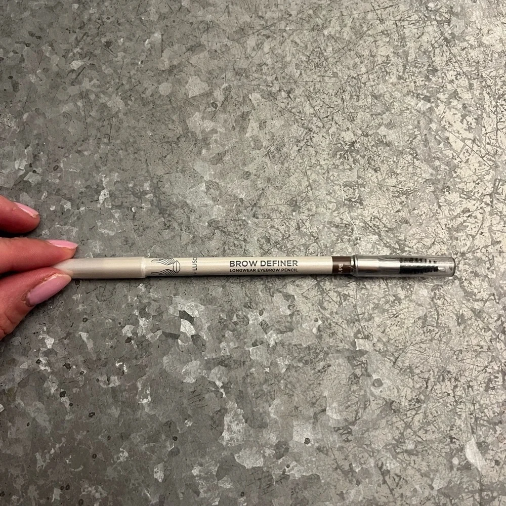 Brow definer pencil